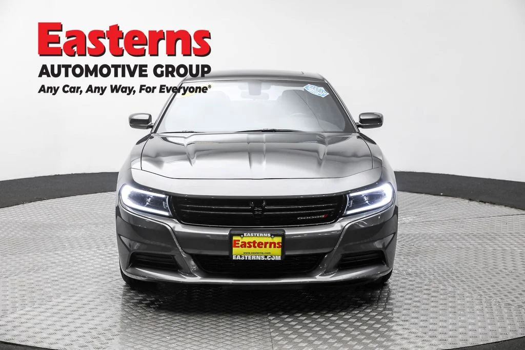 Used 2022 Gray Dodge SXT image 2