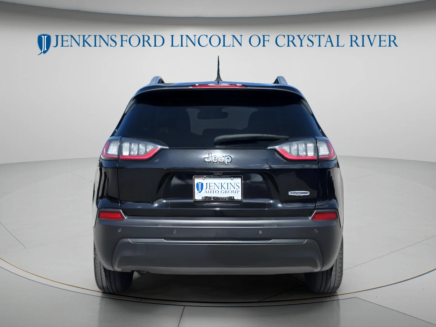 Used 2019 Diamond Black Crystal Pearlcoat Jeep Latitude Plus image 7