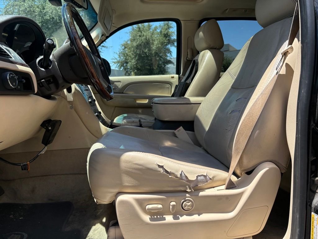 Used 2007 Black Cadillac Base image 9