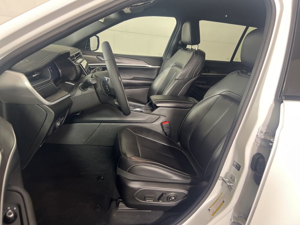 Used 2025 White Jeep Limited image 23