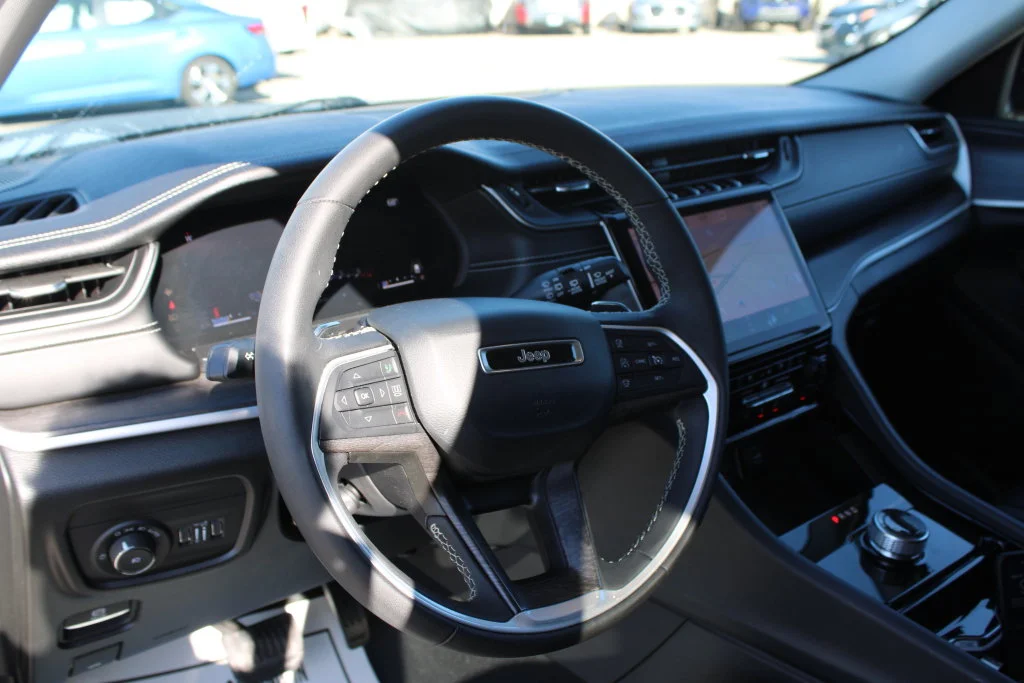 Used 2023 Black Jeep Limited image 31
