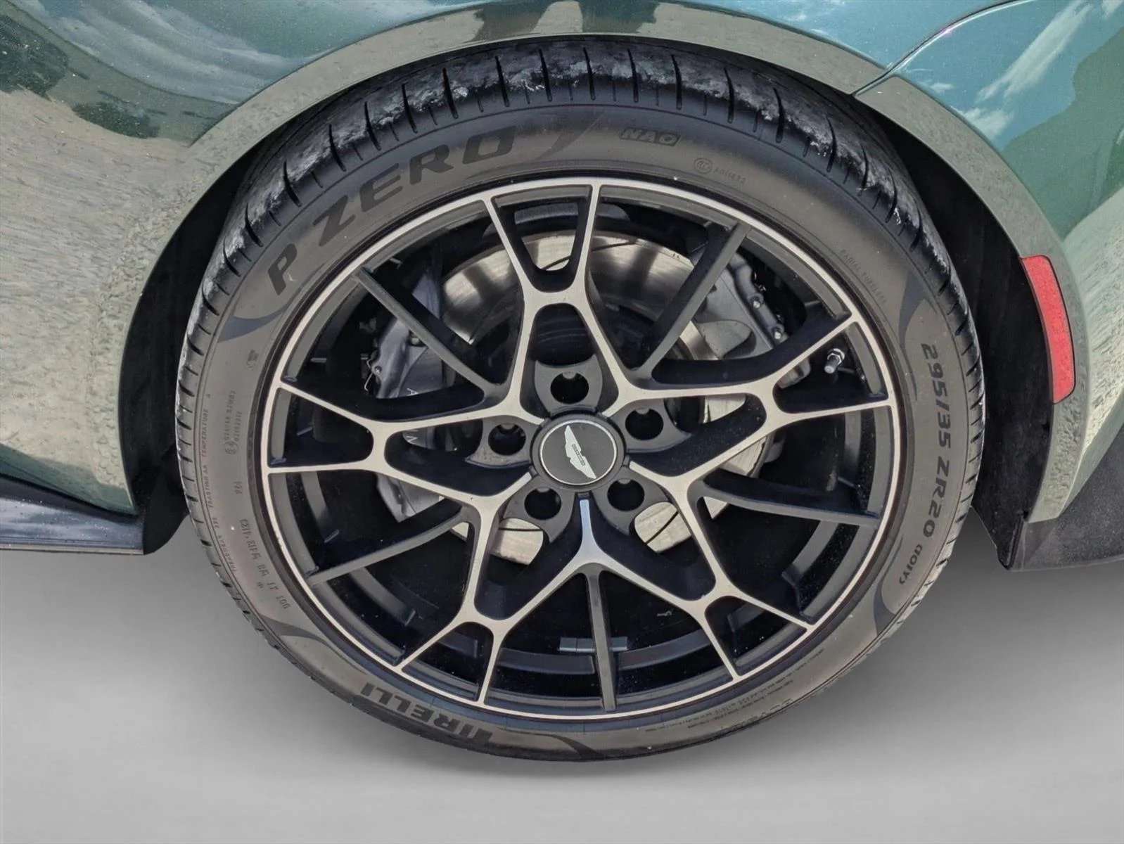 Used 2021  Aston Martin  image 22