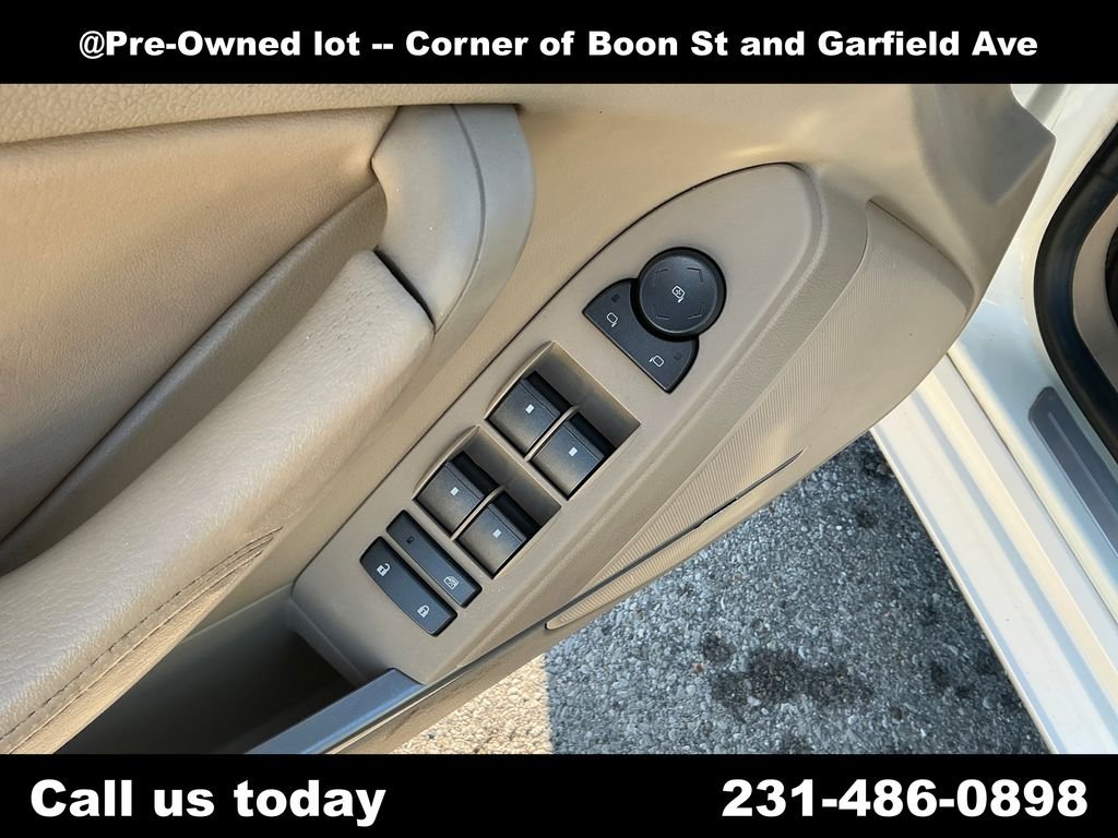 Used 2008 White Cadillac Base image 16