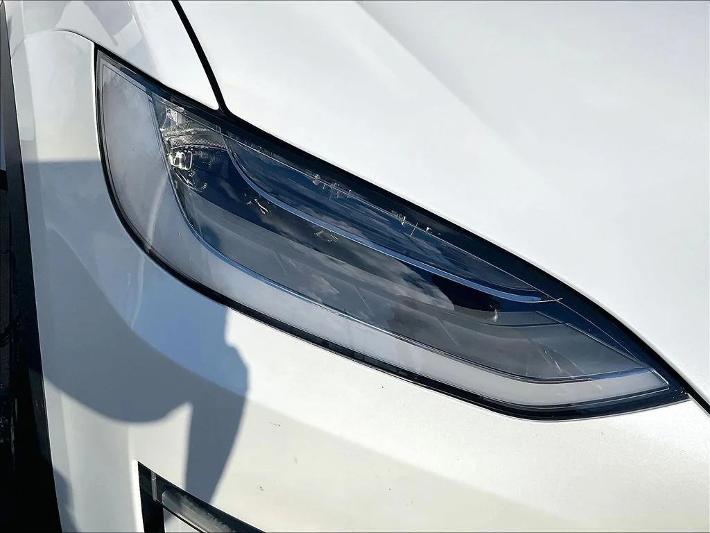 Used 2022  Tesla Plaid image 32