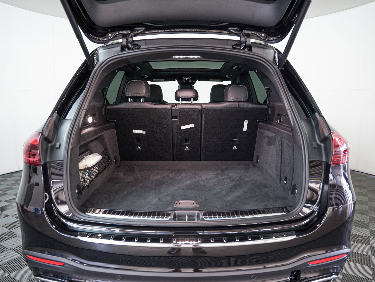 New 2026 Obsidian Black Metallic Mercedes-Benz GLE 350 image 4