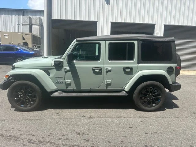 Used 2023  Jeep Sahara 4xe image 6