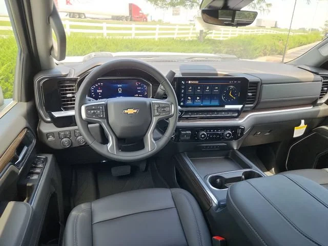 New 2026 Summit White Chevrolet LT DRW image 20
