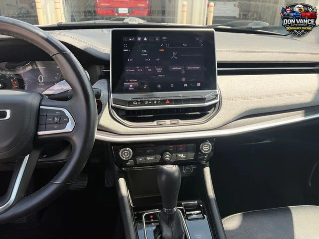 Used 2022 White Jeep Latitude Lux image 18