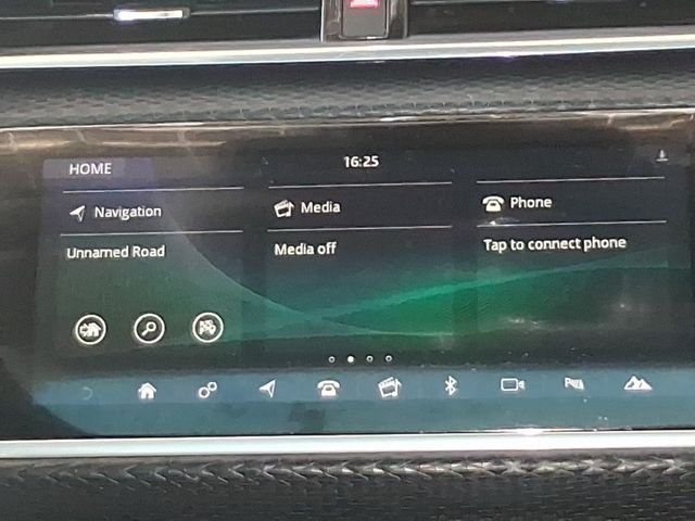 Used 2018 Black Land Rover S image 9