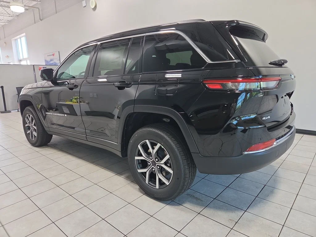 New 2027 High Gloss Black Jeep Laredo X image 5