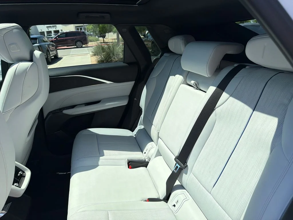Used 2024 White Cadillac Luxury image 34