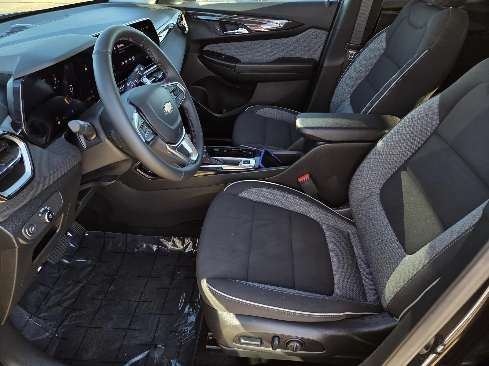 Used 2025 Mosaic Black Metallic Chevrolet LT image 26