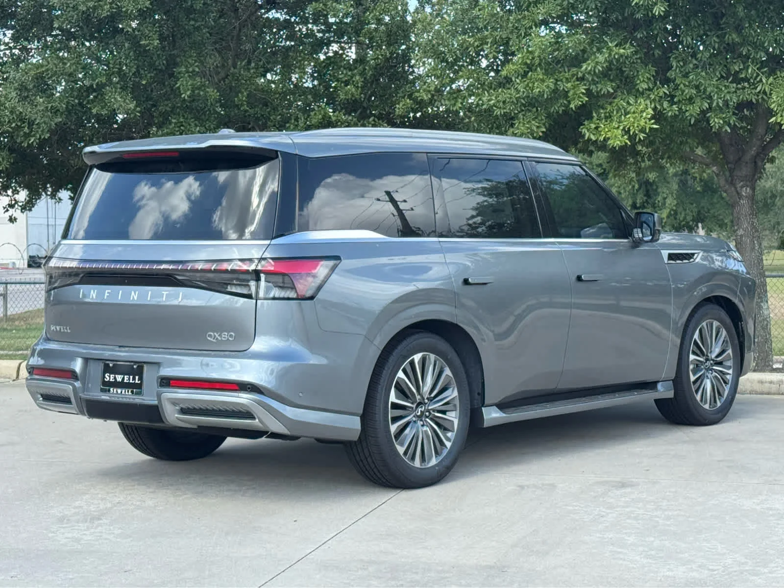 New 2027 DYNAMIC METAL INFINITI Luxe 2WD image 3