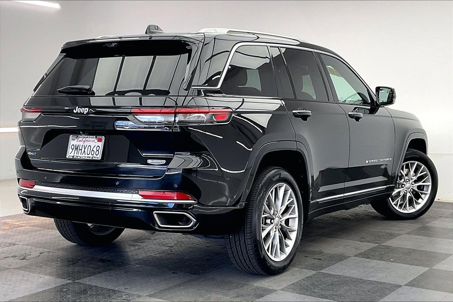 Used 2022 Diamond Black Crystal Pearlcoat Jeep Summit 4xe image 13