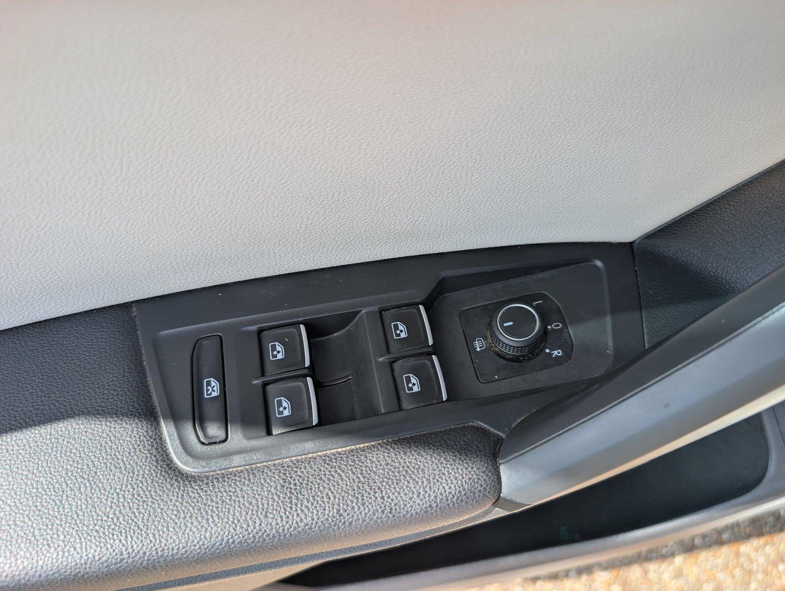 Used 2019 Pure White Volkswagen SEL image 32