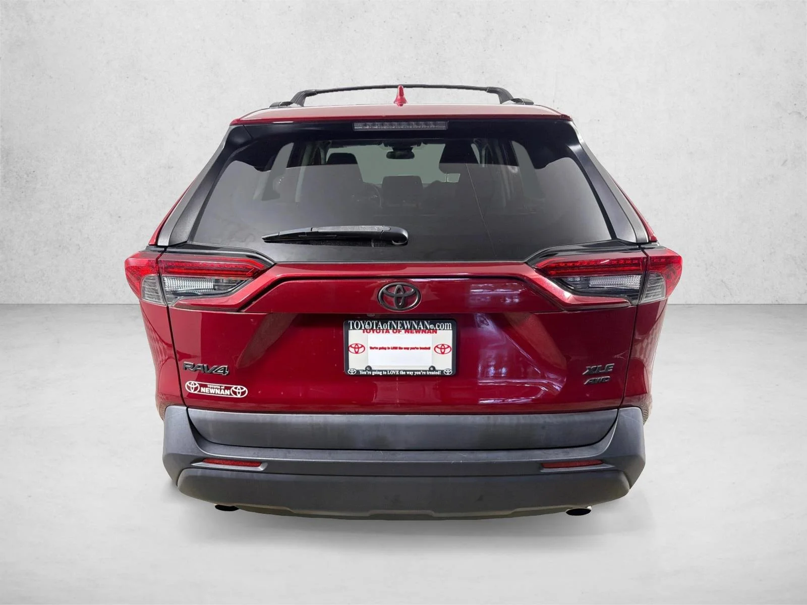Used 2020 White Toyota XLE image 5