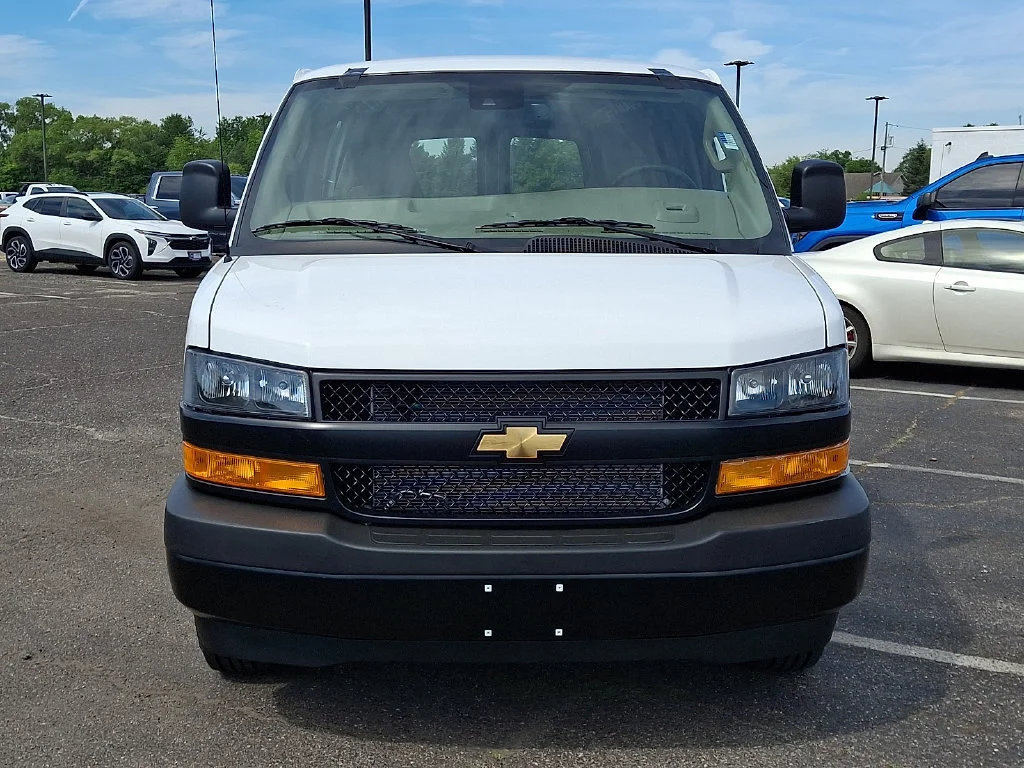 New 2026 Summit White Chevrolet WT image 2