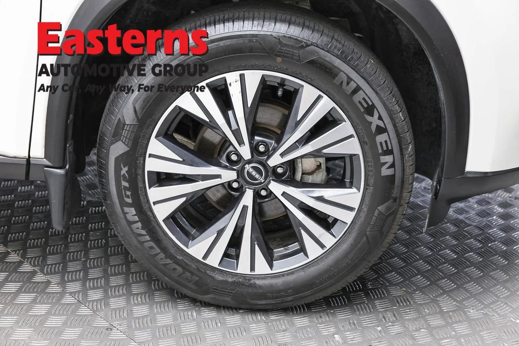 Used 2023 White Nissan SV image 31
