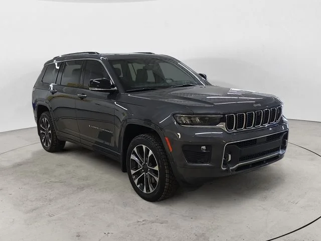 Used 2023 Gray Metallic Jeep Overland image 7