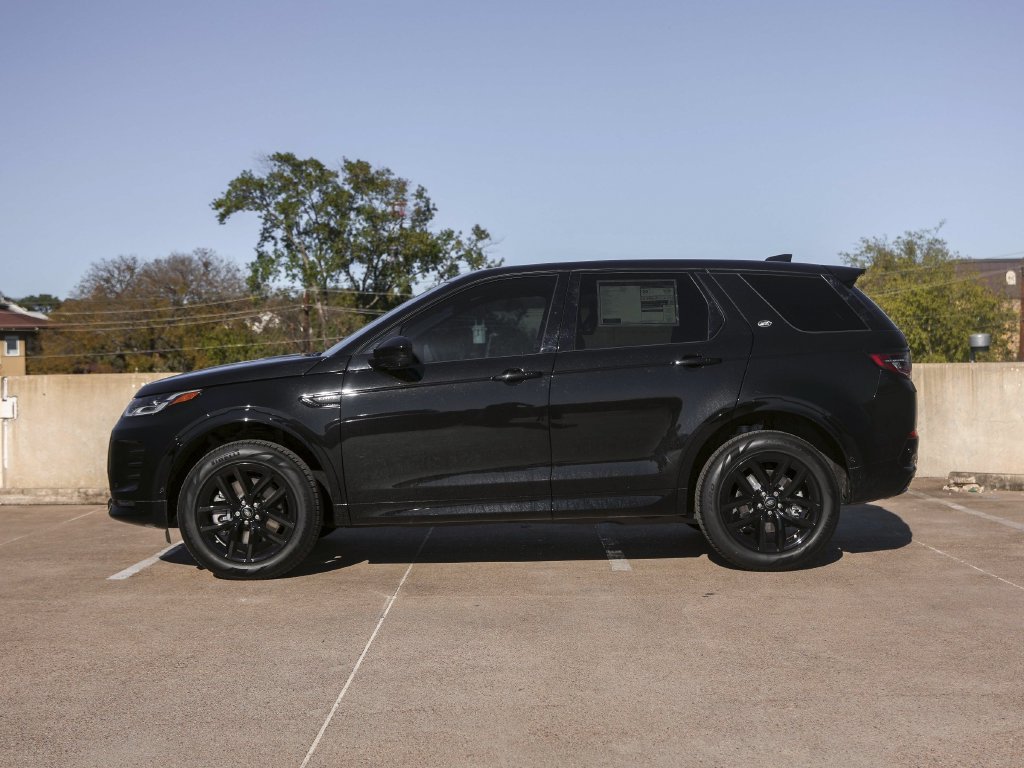 Used 2025  Land Rover SE image 4