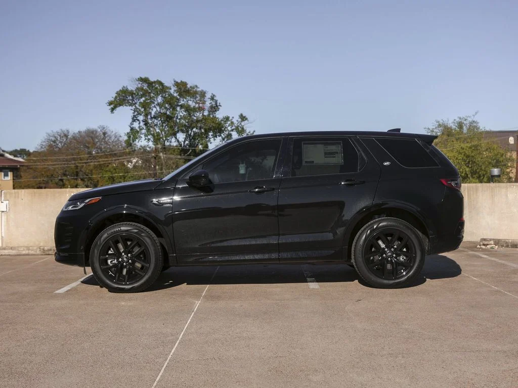 New 2025 Black Land Rover SE image 4