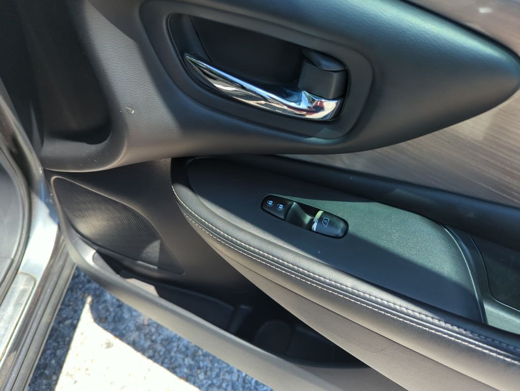 Used 2016 Gray Nissan Platinum image 34