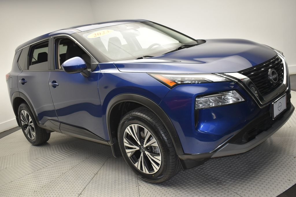 Used 2023 Blue Nissan SV image 3