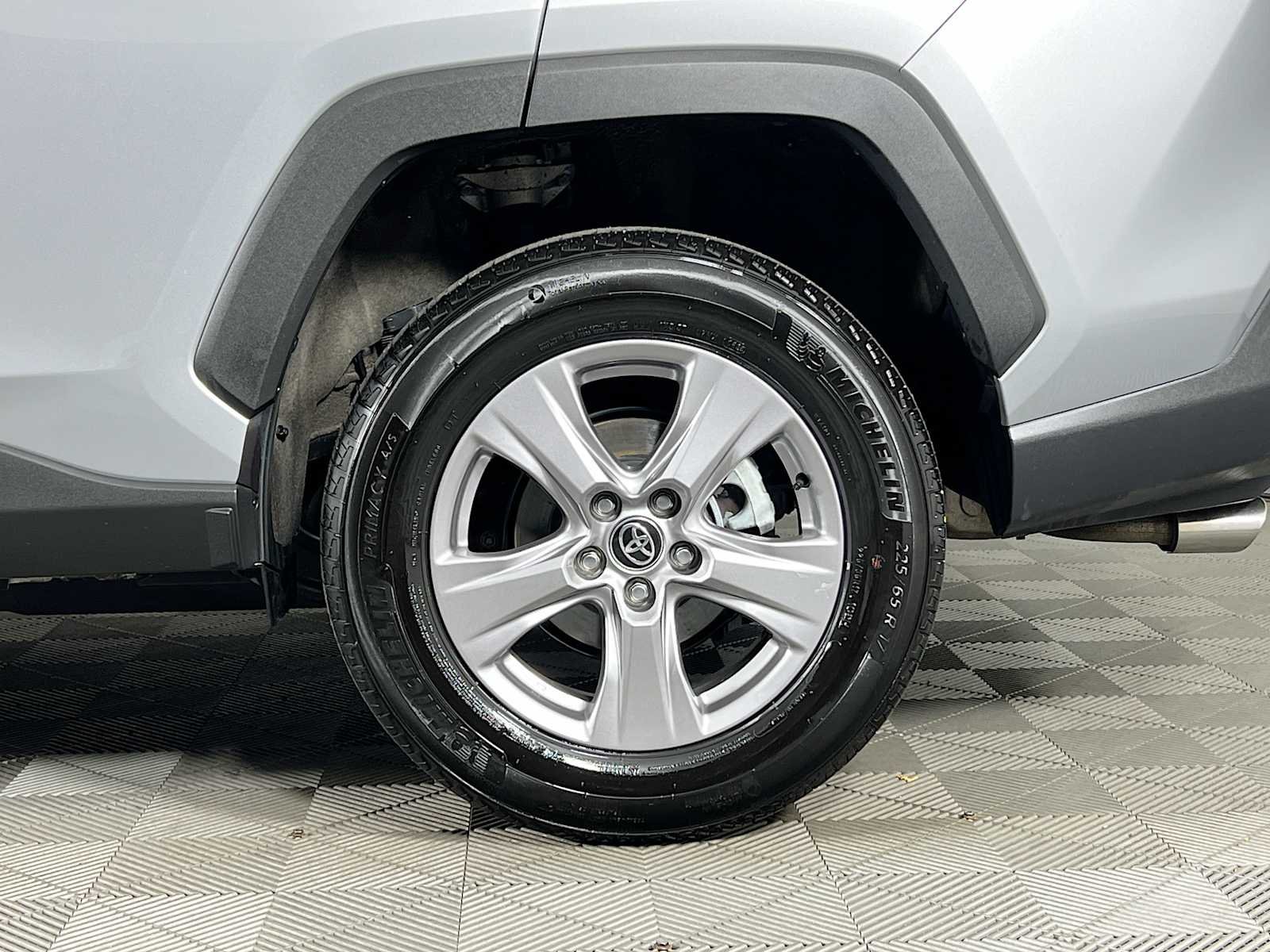 Used 2025 Silver Sky Metallic Toyota XLE image 30
