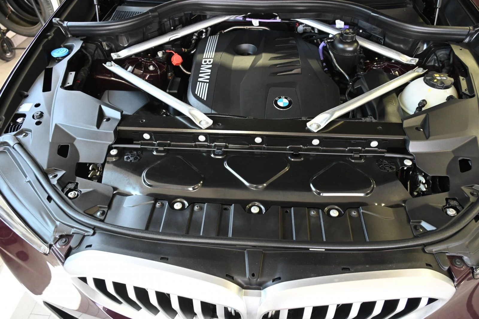 Certified Used 2025 Ametrin Metallic BMW xDrive40i image 21