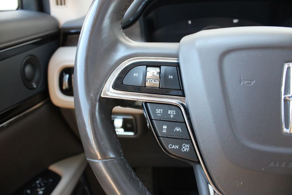 Used 2023 Pearl Metallic Lincoln Reserve image 14