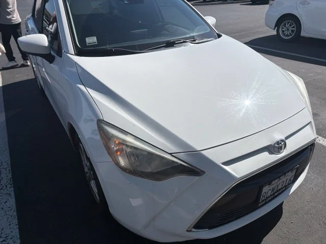 Used 2018 White Toyota Base image 1