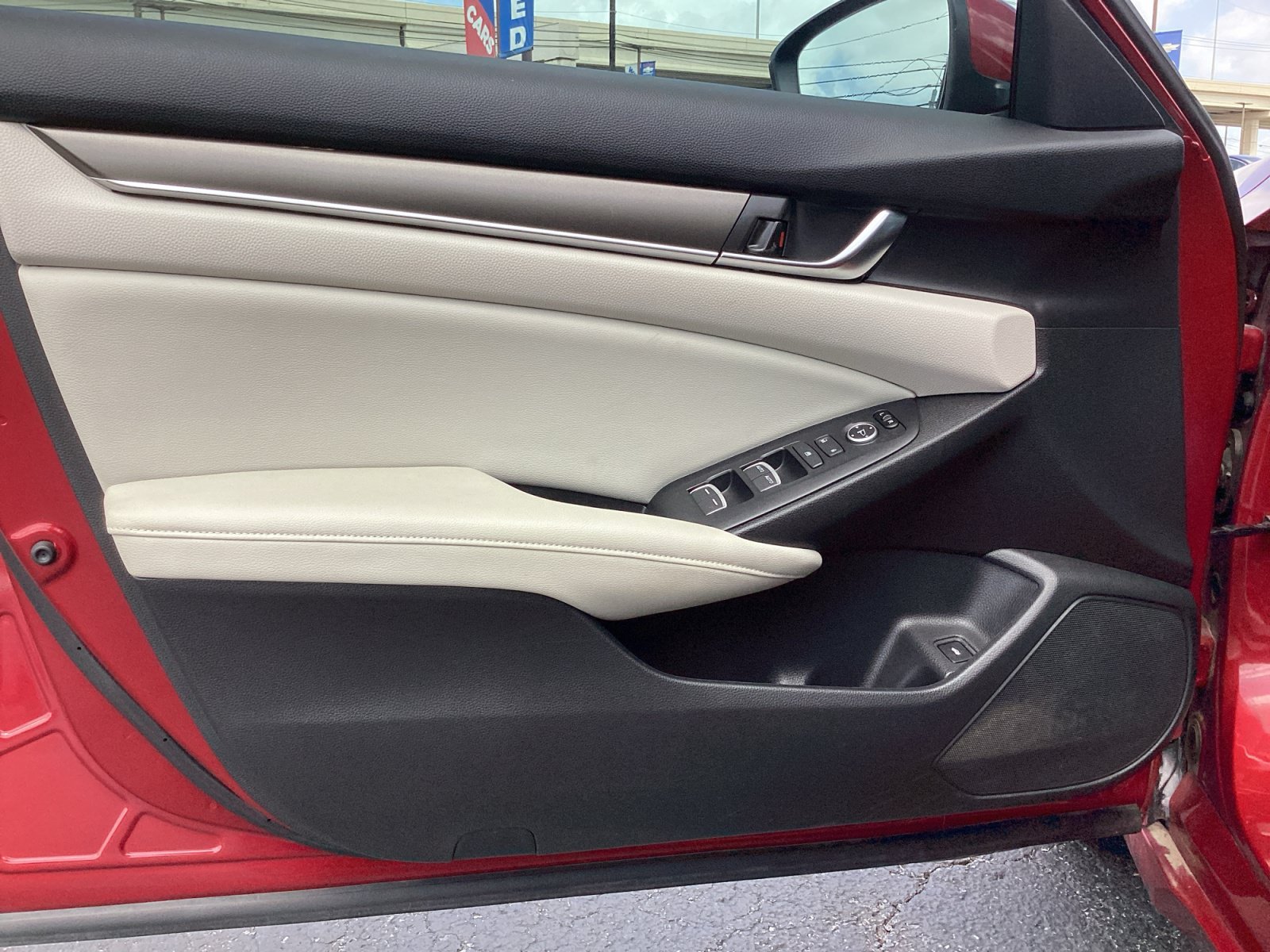 Used 2018 Red Honda LX image 25