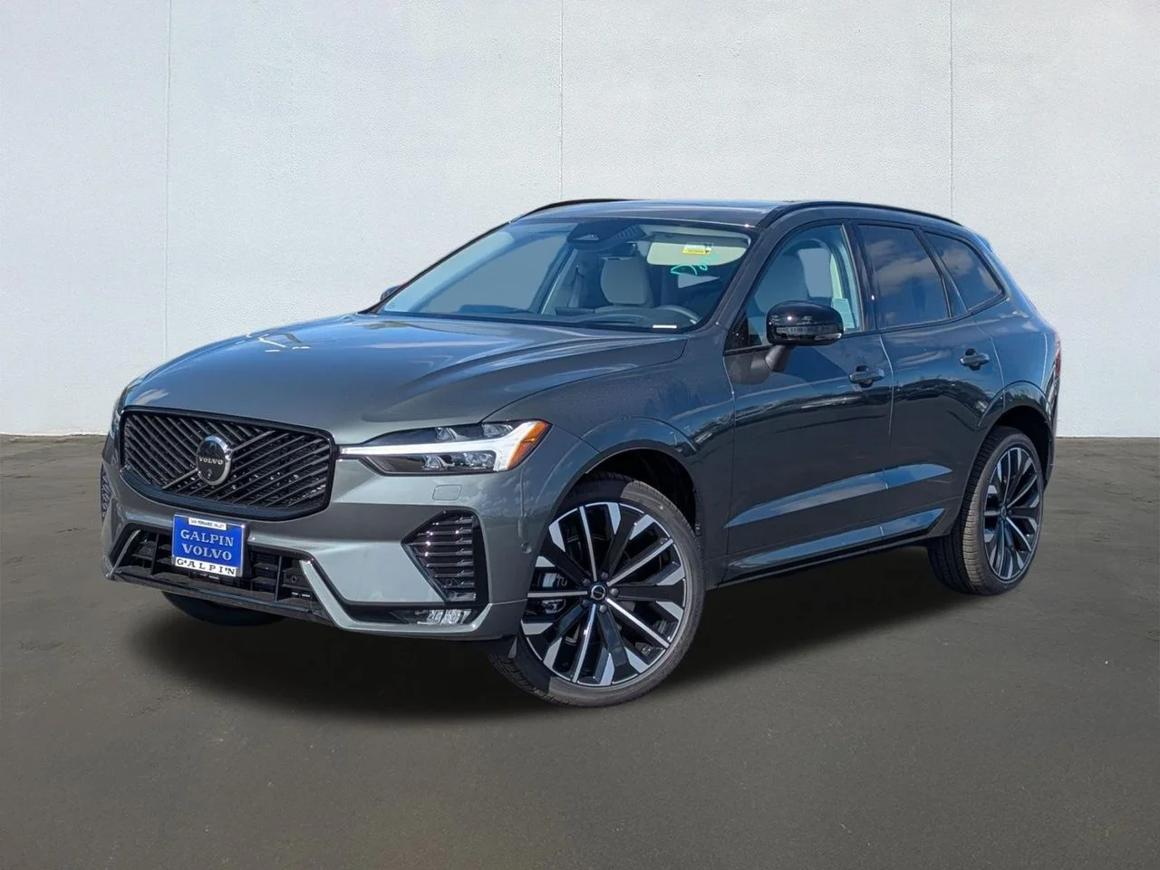 2026 Volvo XC60 B5 Ultra Dark AWD's photo