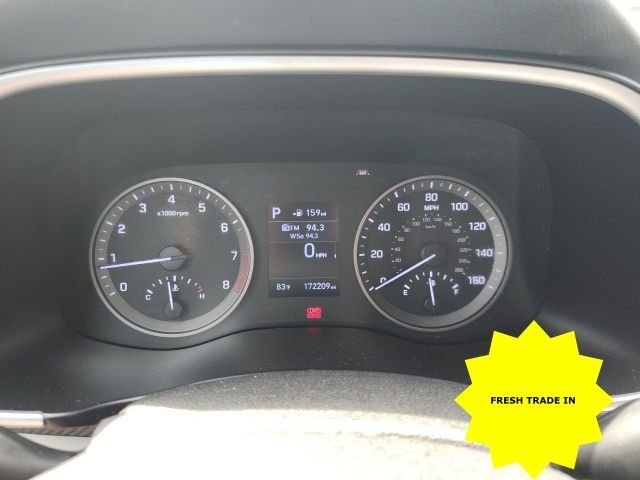 Used 2020 White Hyundai SE image 3