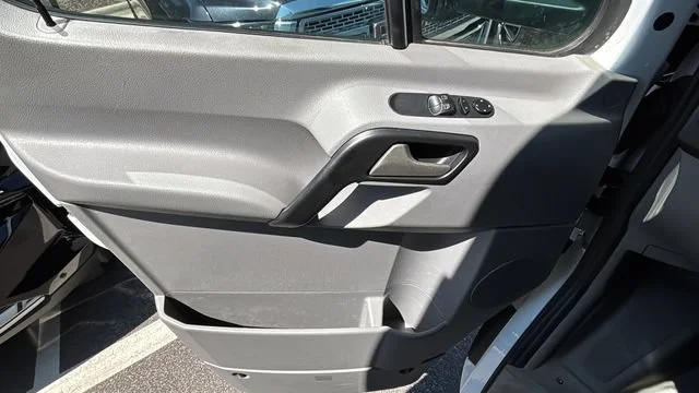 Used 2018 White Mercedes-Benz NA image 18