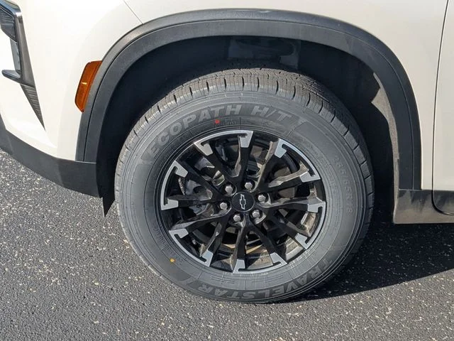 Used 2025 Pearl Chevrolet Z71 image 12