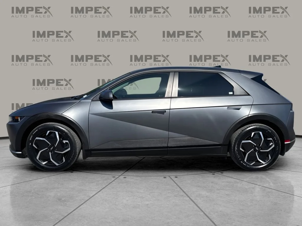 Used 2024 Gray Hyundai SEL image 2