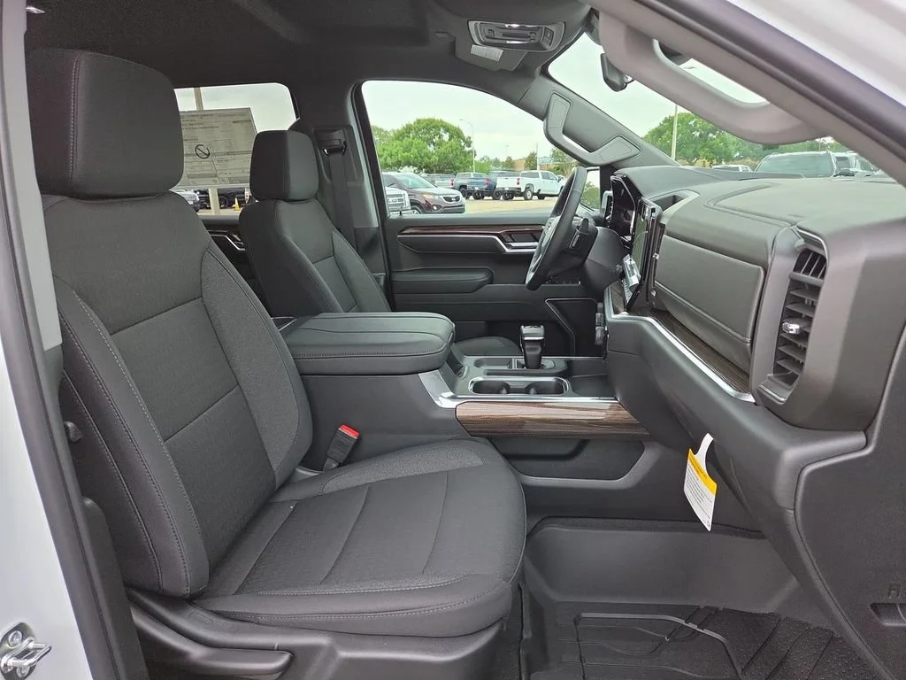 New 2026 Summit White Chevrolet LT image 19