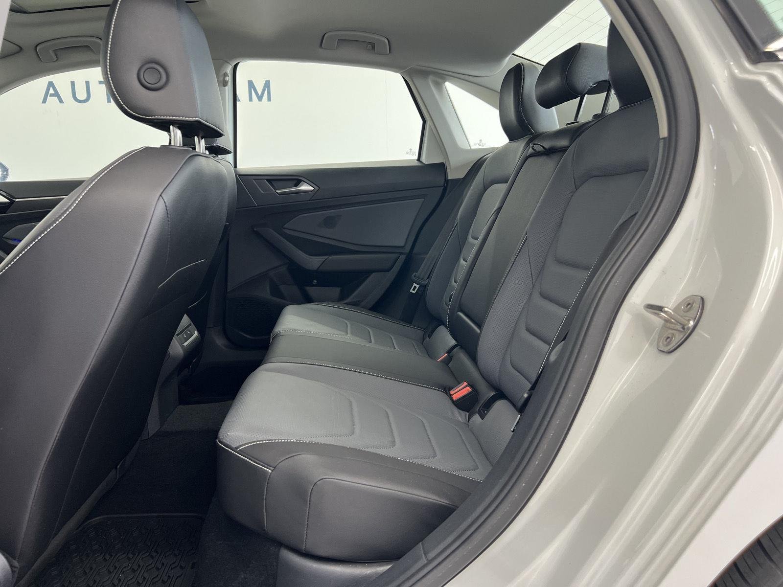 2025 Volkswagen Jetta SEL - Photo 26