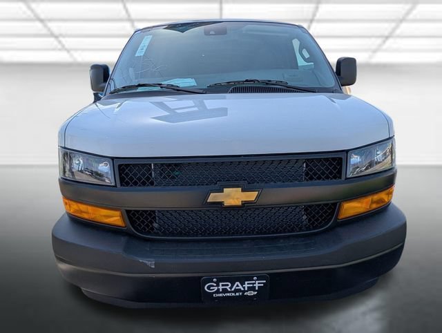 New 2026 Summit White Chevrolet WT image 17