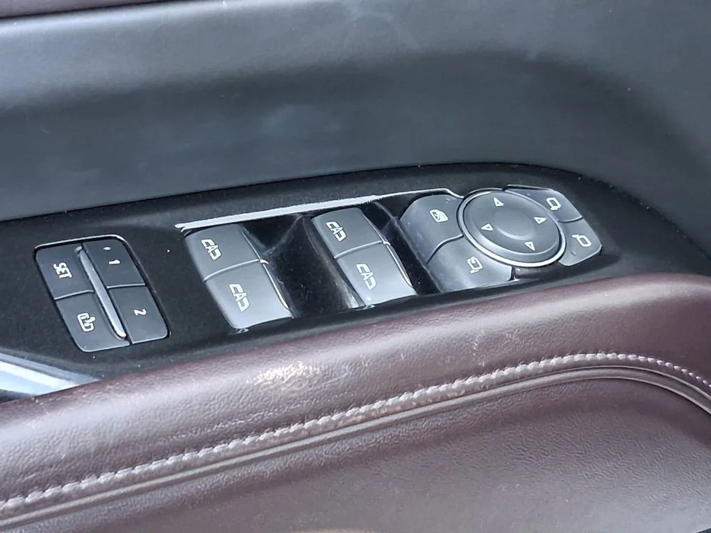 Used 2021 CRYSTAL WHITE TRICOAT Cadillac Sport Platinum image 18