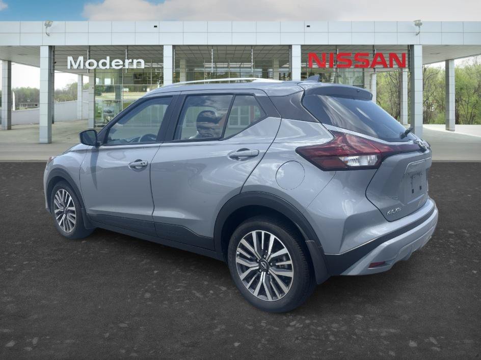 Certified Used 2023 Boulder Gray Pearl Nissan SV image 3