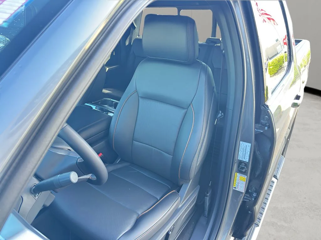 New 2025 Carbonized Gray Metallic Ford LARIAT image 31
