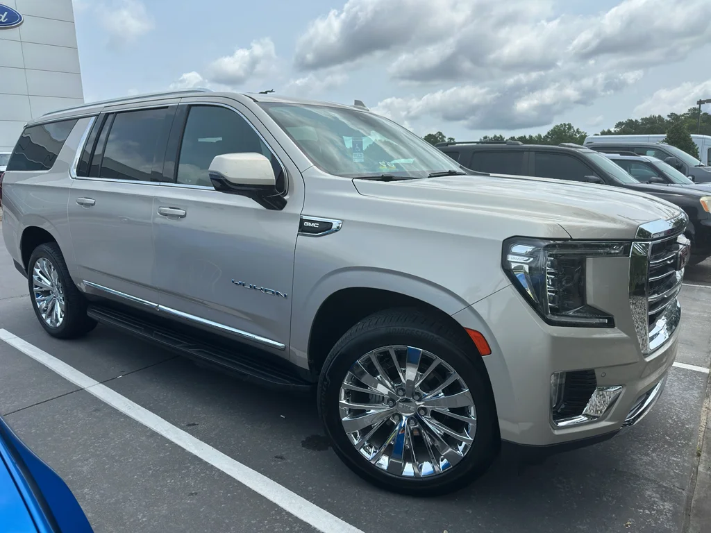 Used 2021 Beige Pearl Metallic GMC SLT image 2