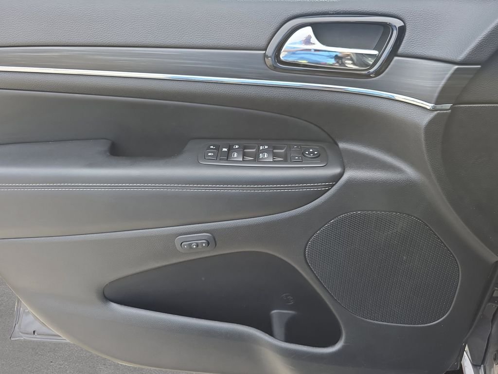 Used 2021 Granite Crystal Metallic Clearcoat Jeep Limited image 17