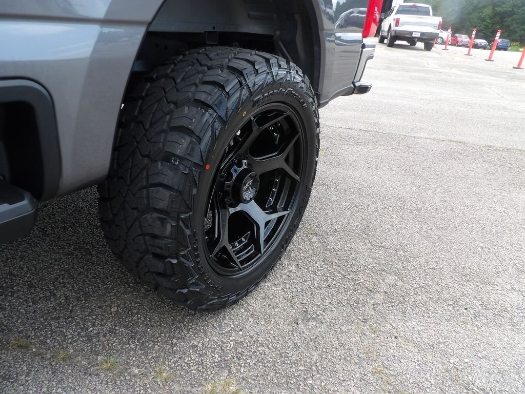 Used 2025 Gray Metallic Ford XLT image 16