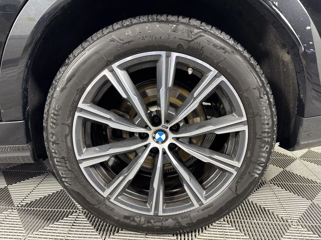 Used 2024 Black BMW xDrive40i image 10