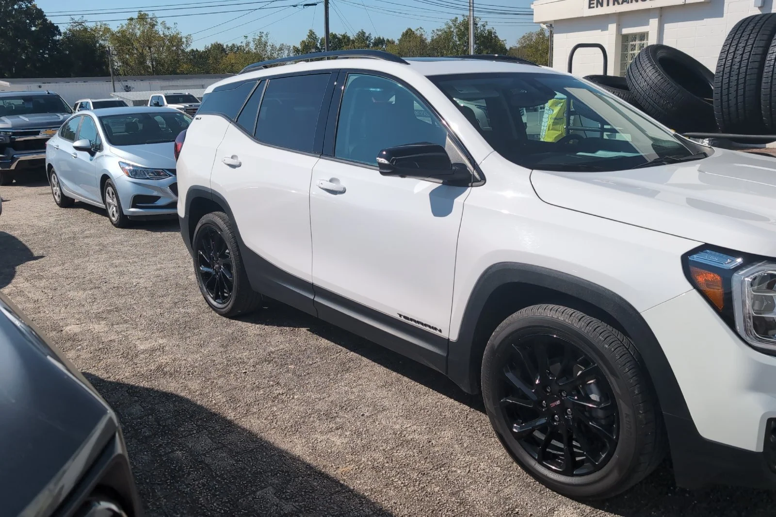Used 2024 Summit White GMC SLT image 3