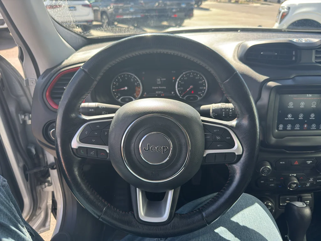 Used 2018 Glacier Metallic Jeep Trailhawk image 19