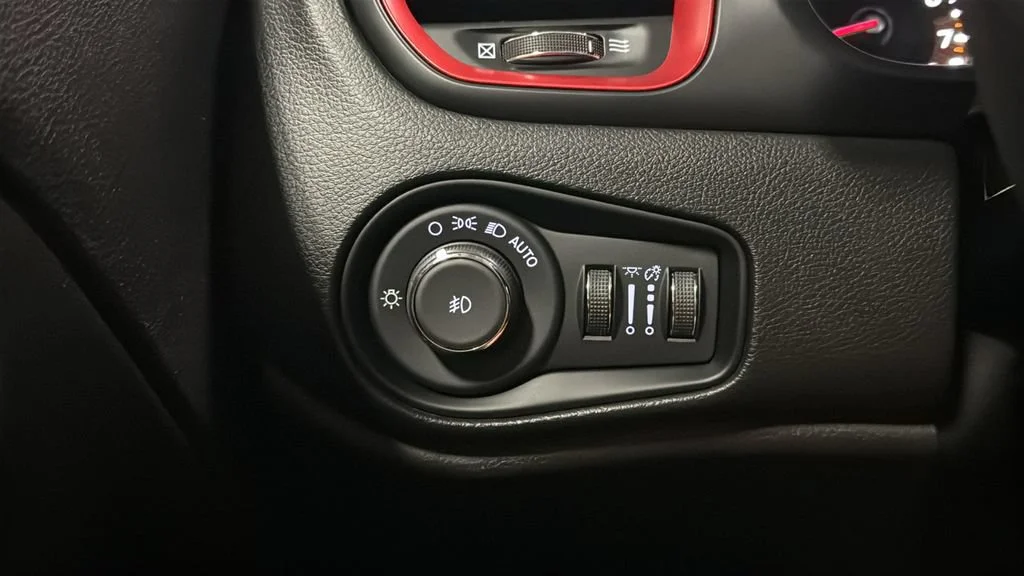 Used 2023 Gray Jeep Trailhawk 4x4 image 29